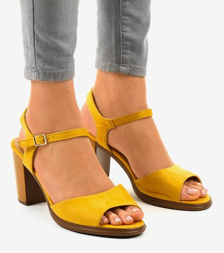 Žlté semišové sandále na podpätku 660-6
